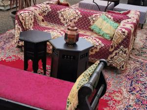 Delhi Beistelltisch klein 5